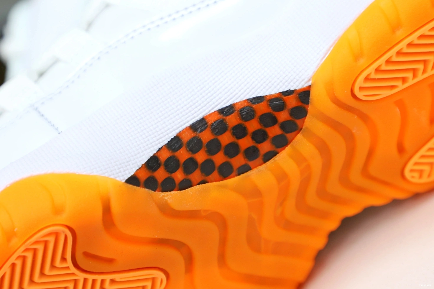 AIR RETRO WMNS CITRUS' LOW JORDAN 'BRIGHT 11 0727